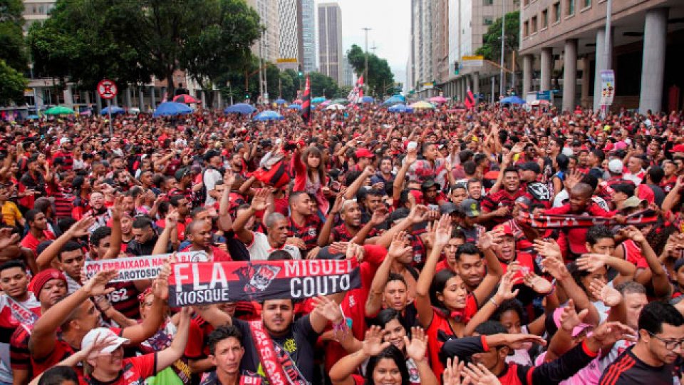 Flamengo campeón: una multitud recibió al equipo en Río de Janeiro.