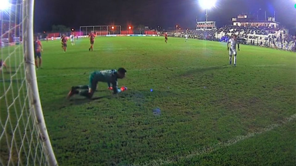 El Patrón mereció más, pero no encontró el gol y volvió a perder.