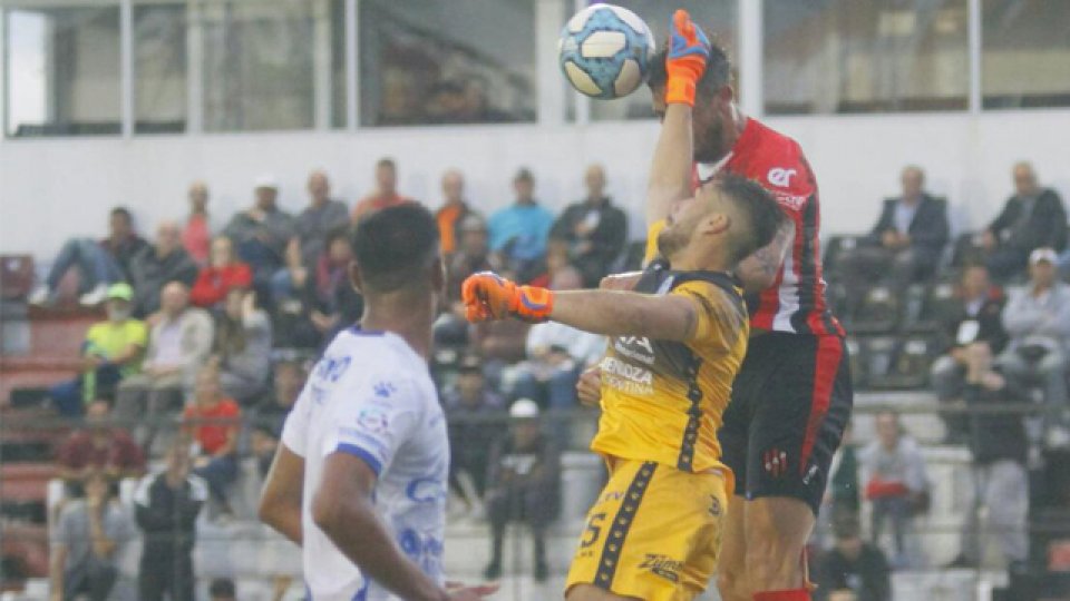 El Patrón mereció más, pero no encontró el gol y volvió a perder.