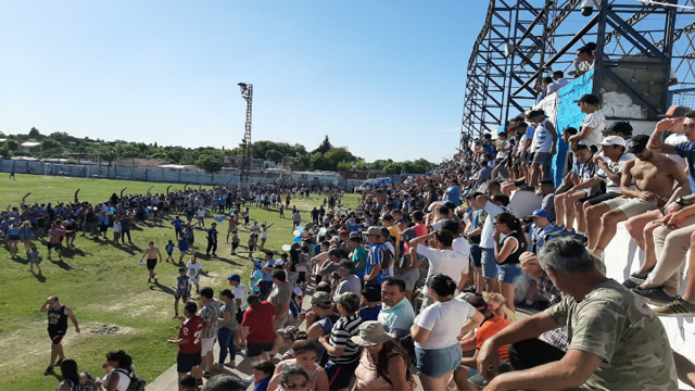 El estadio Aníbal Giusti se colmó para la Final de la Liga Paranaese.