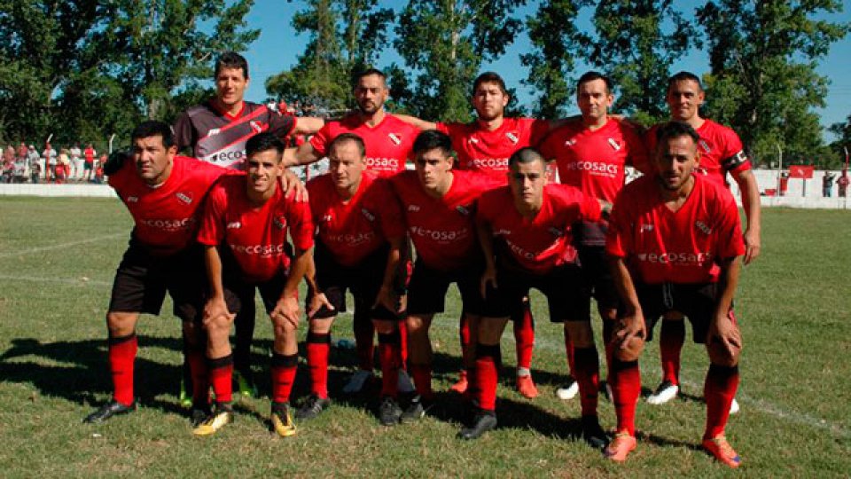 Independiente FBC derrotó 2-1 a Atlético Hasenkamp y avanzó a la final.