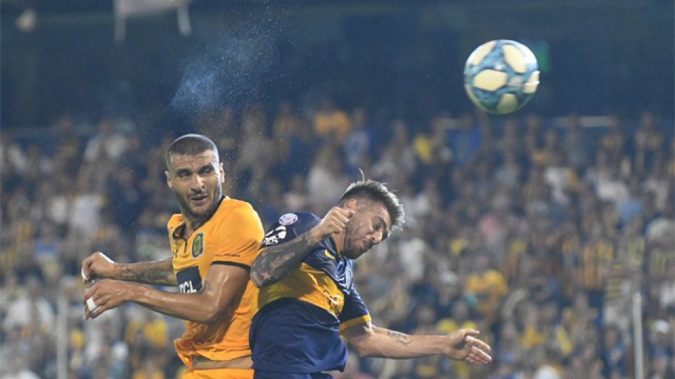 El Vikingo Ribas, ex goleador del Patrón, le dio la victoria al Canalla.