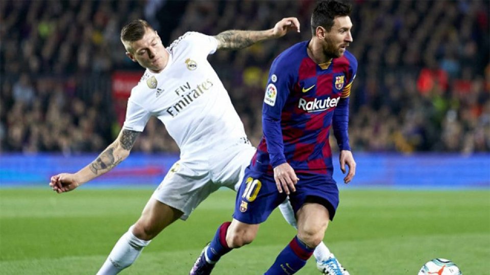 El Barsa y el Madrid repartieron puntos y ambos continúan como líderes.