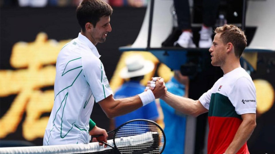 El Peque se despidió del Australian Open luego de perder frente a Djokovic.