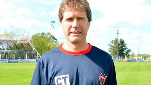 "Los entrenadores del fútbol argentino estamos abandonados", dijo Orcellet.