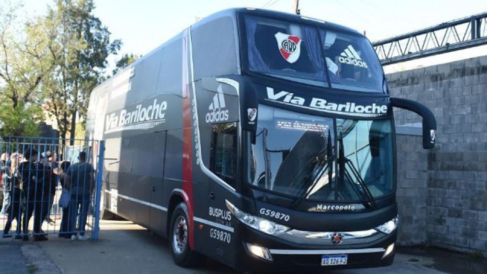 El ejemplar gesto de los hinchas de Unión con el micro de River.