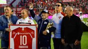 Gran tributo de Independiente a Maradona: Muchos regalos, la Copa y Bochini