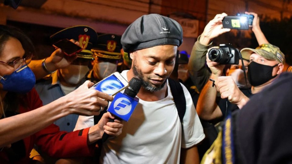 Ronaldinho rompió el silencio desde su prisión domiciliaria en Paraguay.
