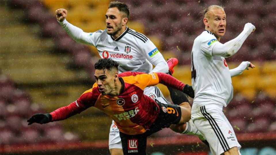 "Decidimos iniciar las ligas el 12, 13 y 14 de junio", comunicó Özdemir.