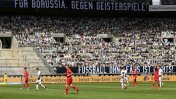 En un estadio de la Bundesliga hubo 13.000 hinchas de cartón en las tribunas