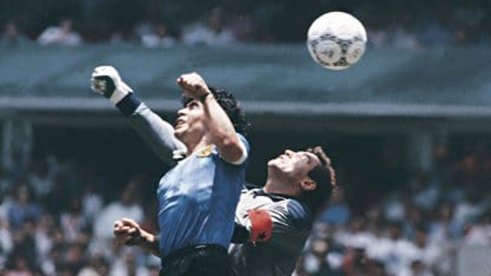 El Diez recordó la eliminación a los ingleses.