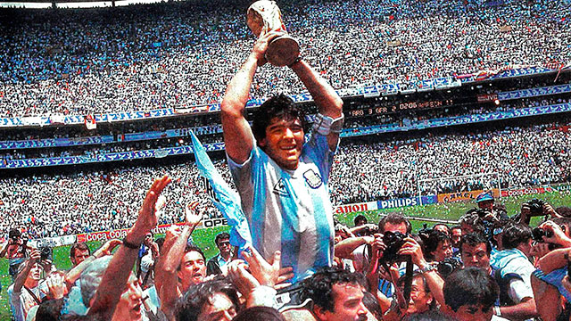 Subastan la camiseta que Maradona usó en la final del Mundial de México 86.