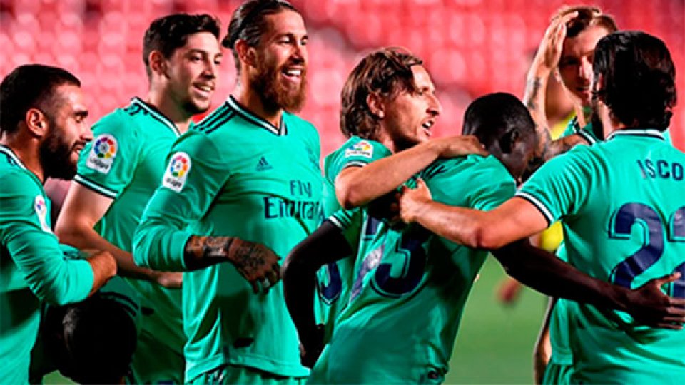 Real Madrid volvió a ganar y quedó a un paso del título en España.
