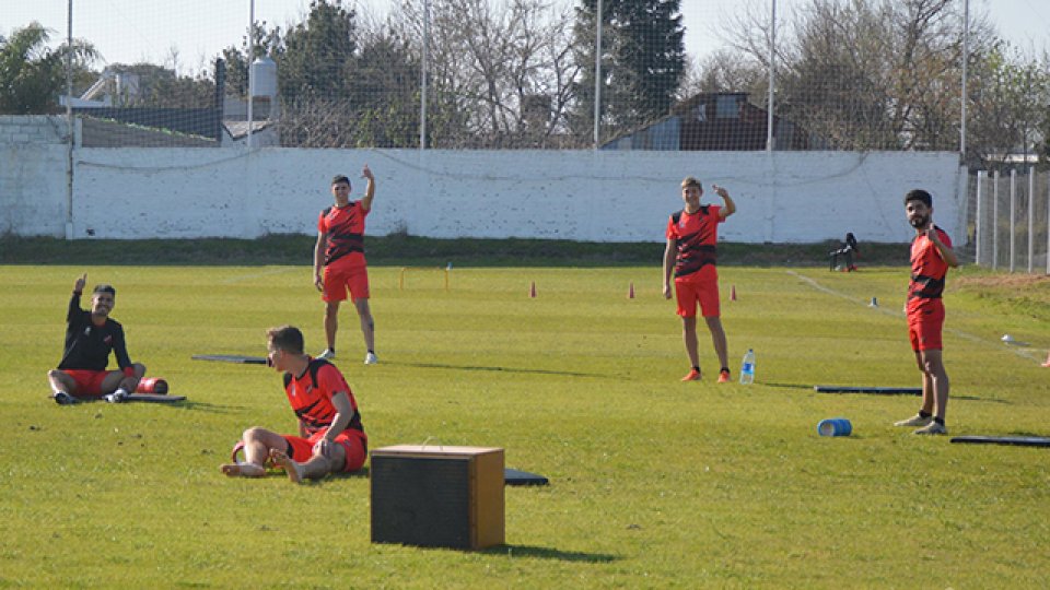 El Rojinegro retom&oacute; las actividades en La Capillita.