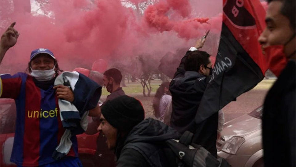 Hinchas de Newell's pidieron la vuelta de Lionel Messi con una movilización.