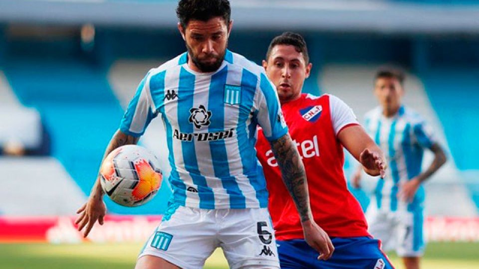 Tras la derrota como local, Racing buscará reponerse ante Alianza Lima.