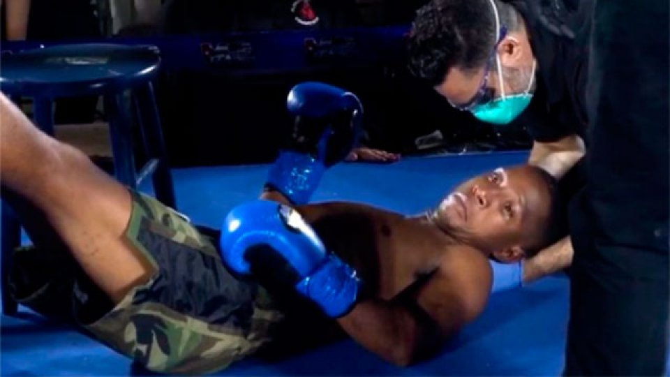 Estremecedor KO en el regreso del boxeo a Miami: quedó "anestesiado".