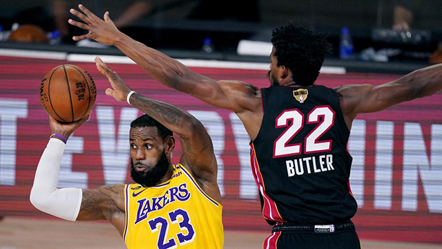 Los Lakers y Miami Heat juegan la cuarta final de la NBA.