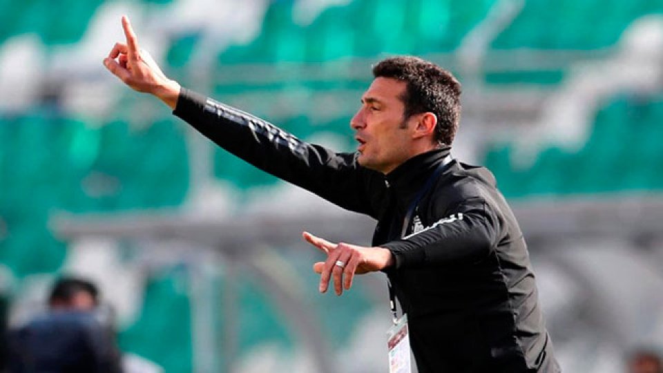 El técnico palpitó los duelos de noviembre ante Paraguay y Perú.