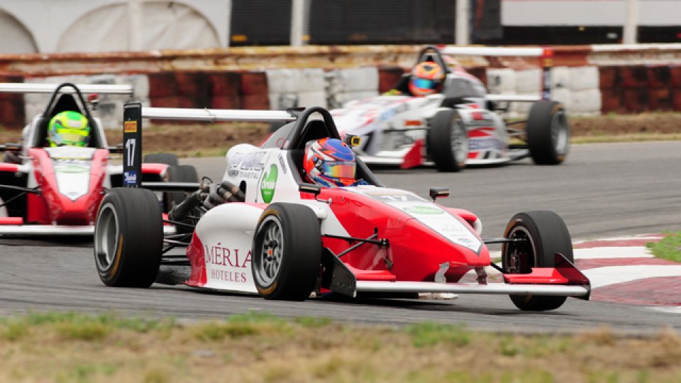 Vezzaro avanzó, lideró y ganó.