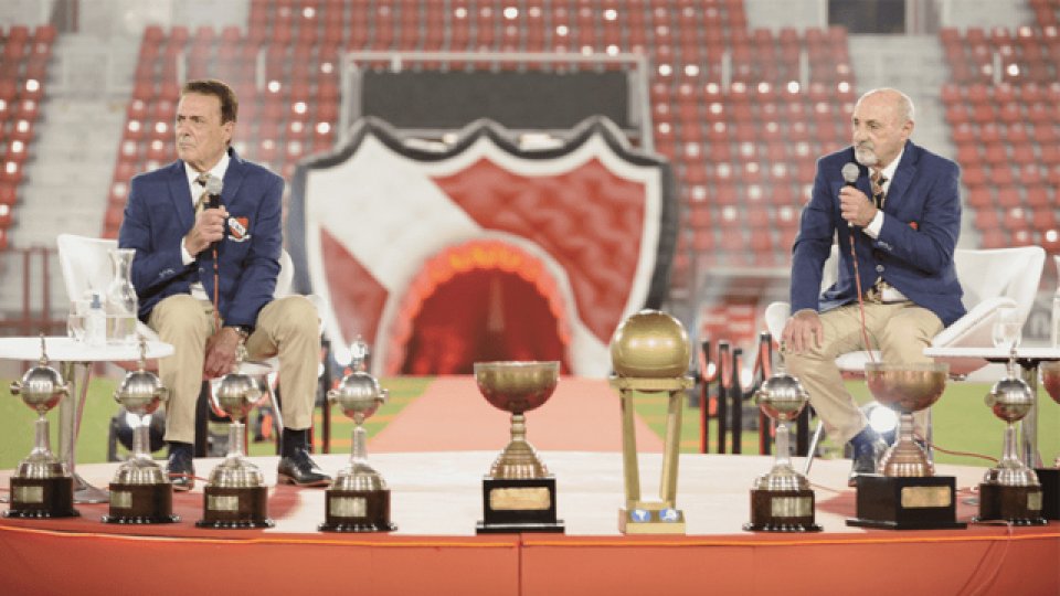 Dos glorias de Independiente recibieron su merecido homenaje.