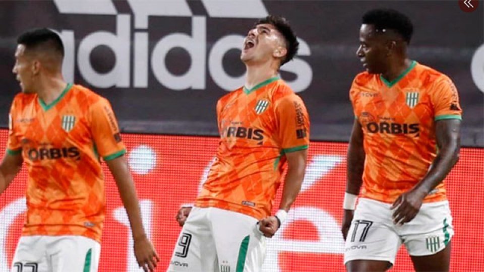 River la pasó mal en su debut y banfield le ganó 3-1.