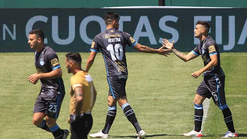 Atlético Tucumán venció a Arsenal de visitante en el final y es líder ...