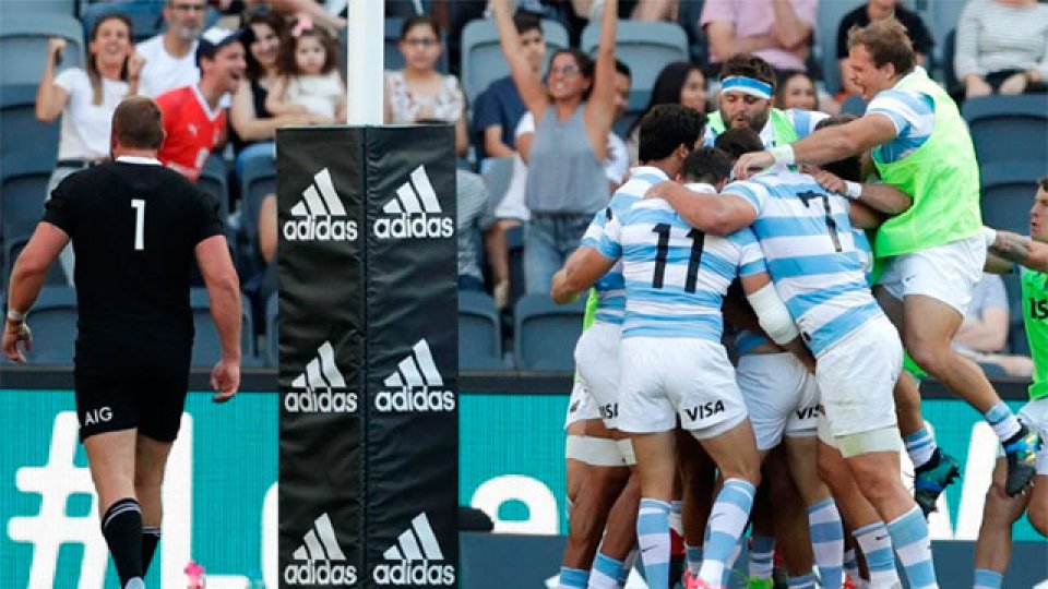 Los Pumas se impusieron con autoridad a los All Blacks en el Tres Naciones.