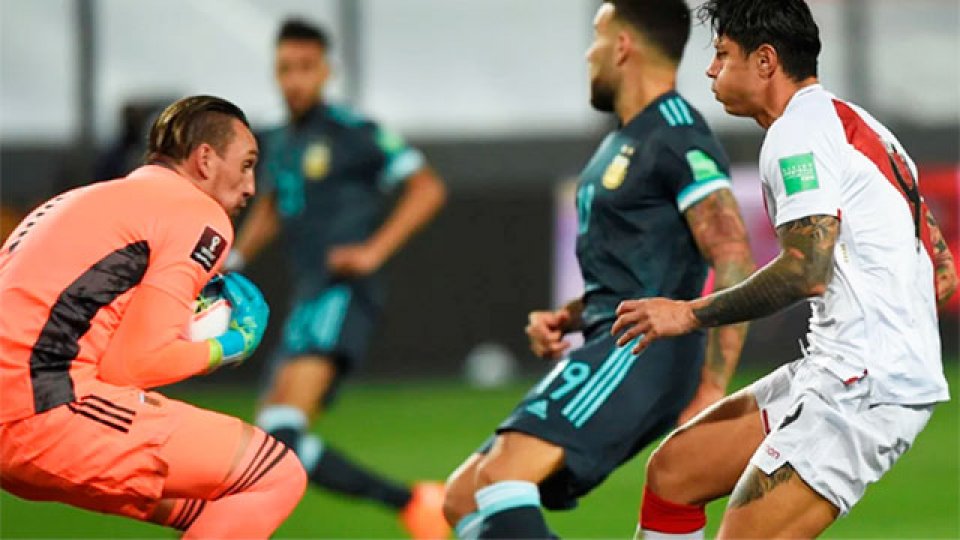 La Selecci&oacute;n derrot&oacute; 2-0 a Per&uacute; en el &uacute;ltimo partido del a&ntilde;o por Eliminatorias.