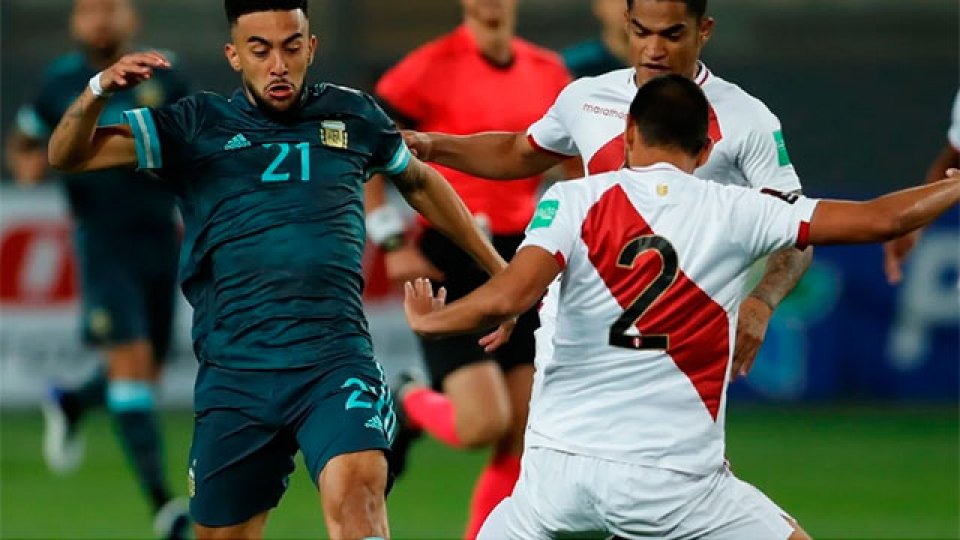 La Selecci&oacute;n derrot&oacute; 2-0 a Per&uacute; en el &uacute;ltimo partido del a&ntilde;o por Eliminatorias.