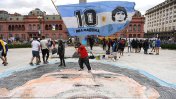Protesta en París contra la ley de seguridad con la imagen Maradona como bandera