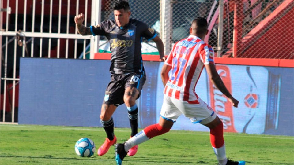 Atlético Tucumán goleó en Santa Fe y mandó a Unión a la Zona Complementación.