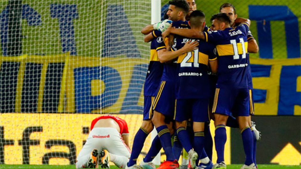 Boca sufrió, le ganó por penales a Inter y está en cuartos de final.