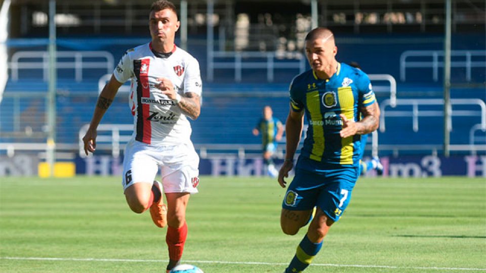 En Rosario, Patronato jugó mal y fue goleado por 4 a 0 por Central.