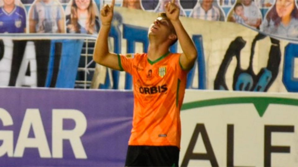 Banfield derrotó a Atlético Tucumán y le quitó el invicto.