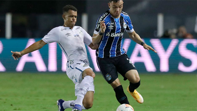 Santos eliminó al Gremio del entrerriano Kannemann y espera por Racing o Boca.