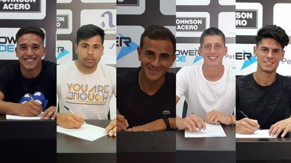 Los juveniles de Patrón firmaron su primer contrato.