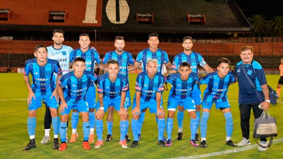 El Candombero se impuso ante los chubutenses por 3-1 en los penales. El Candombero se impuso ante los chubutenses por 3-1 en los penales.