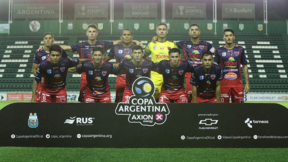 River le entregó camisetas al Depro. (Foto: Sitio Oficial Copa Argentina)