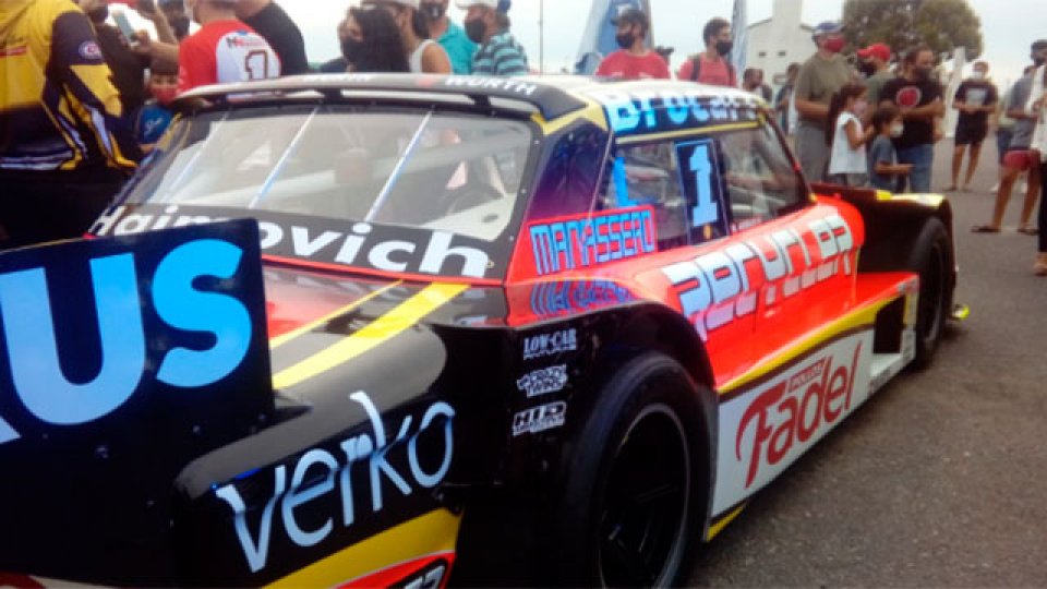 Mariano Werner y el nuevo diseño de su Ford. (Foto: @La4deFord)