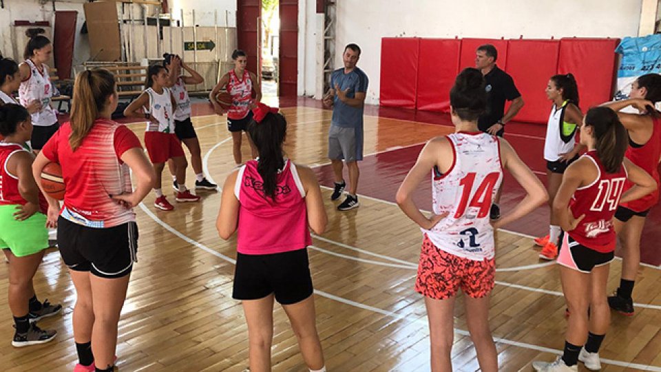 Las chicas del CAT comenzaron a trabajar con nuevo cuerpo técnico.