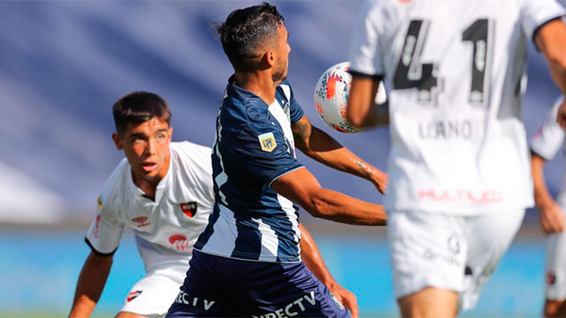 En Córdoba, Talleres y Newells igualaron 2-2 en un intenso partido.