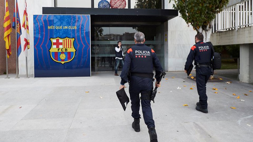 Allanamiento en Barcelona por supuestos espionajes a jugadores.