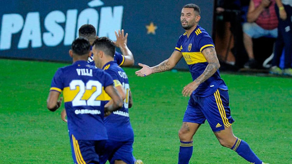 Boca, en medio de una crisis y con la vuelta de Tevez, visita a Vélez.