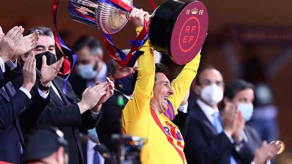Lionel Messi y Barcelona lograron levantar la Copa del Rey en España.
