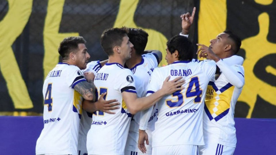 Boca debutó con una victoria ante The Strongest en la altura.