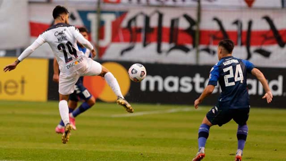 Vélez perdió con Liga de Quito y se complica de cara a la clasificación.
