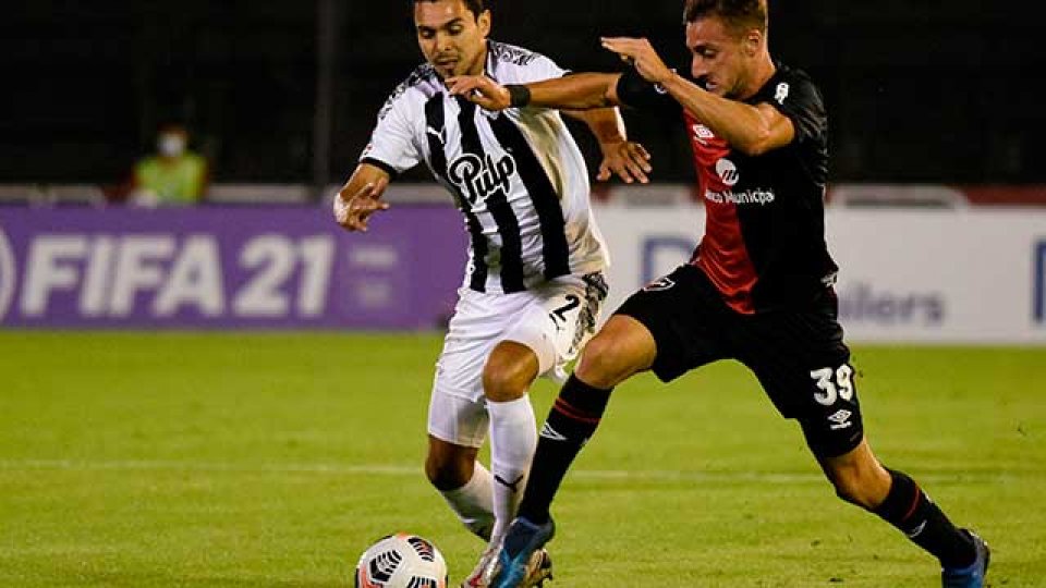 Newells no pudo con Libertad en Rosario.