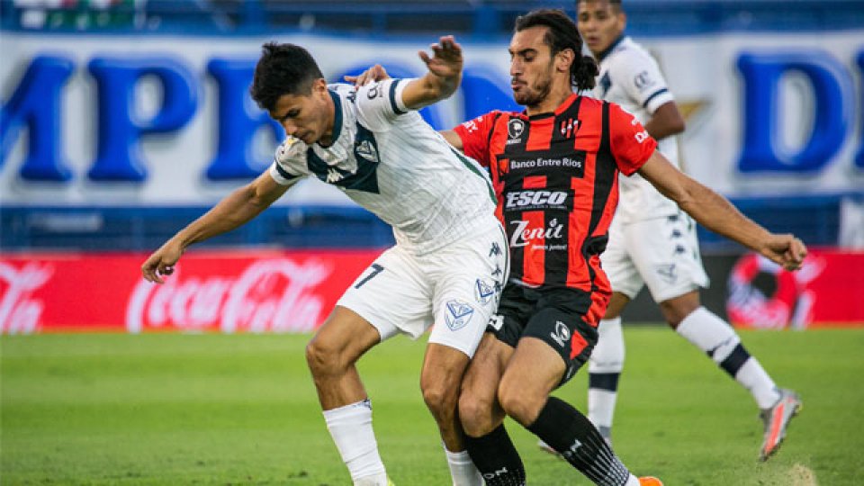 El Patrón tuvo chances pero no pudo batir el arquero Domínguez, la figura.