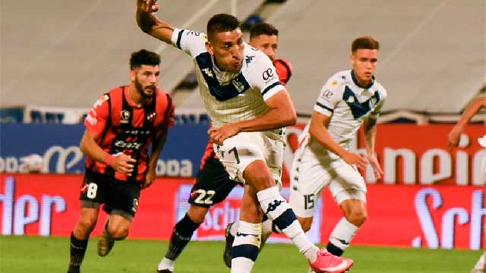 El Patrón tuvo chances pero no pudo batir el arquero Domínguez, la figura.